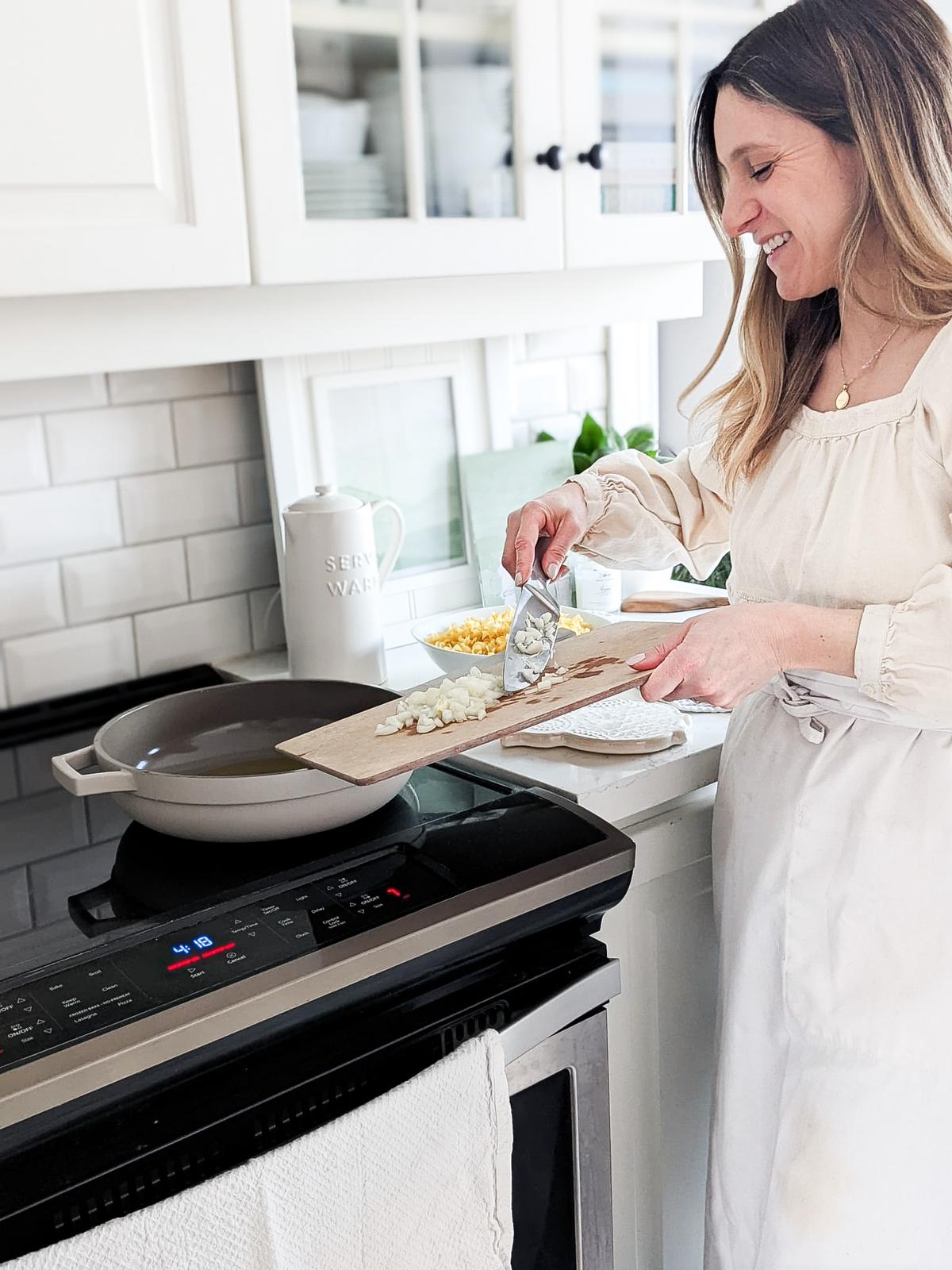 A woman cooking with the pan by perco