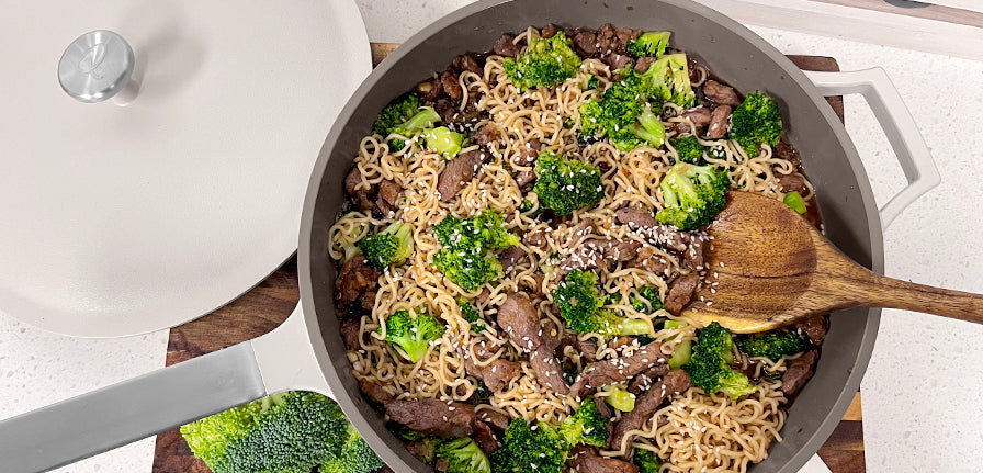 Beef Broccoli Ramen inside of The Pan by Perco in Gray with The Spoon in the pan